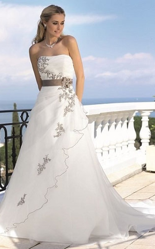A-Line Strapless Floor-Length Appliqued Tulle Wedding Dress With Side Draping And Flower